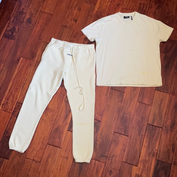 Fear of God Essentials Joggers Tee - Picture 2 of 9